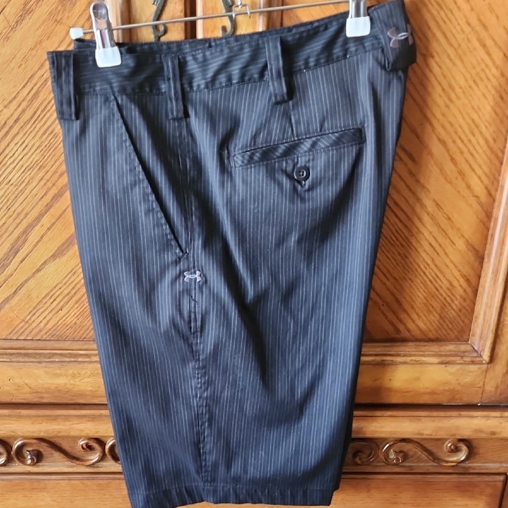 Men's Under Armour Black Pin Stripe Golf Shorts 32